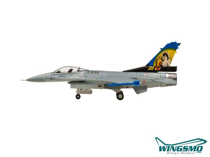 Hogan Wings General Dynamics F-16A Blk 15, Royal Netherlands Air Force, 323rd Squadron, J-230, &quot;Dirt