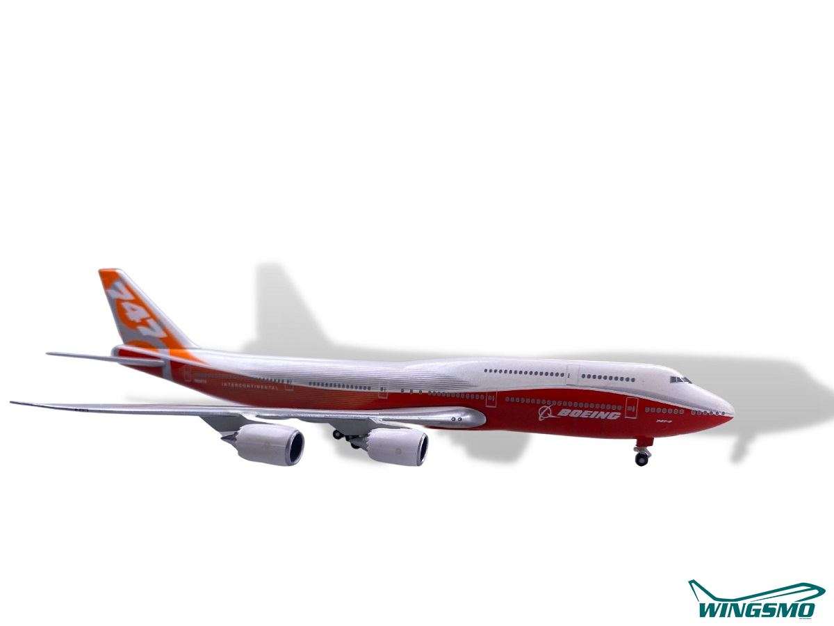 Hogan Wings Boeing 747-8 INFLIGHT GROUND with gear Maßstab 1:500 LI8904