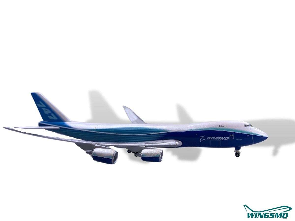 Hogan Wings Boeing 747-8F Maßstab 1:500 LI8423