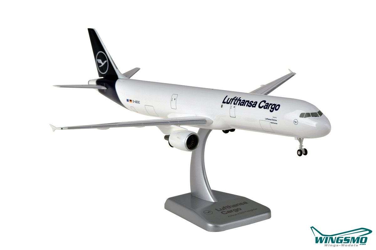 Limox Wings Lufthansa Cargo Airbus A321-200F D-AEUC LW200DLH022