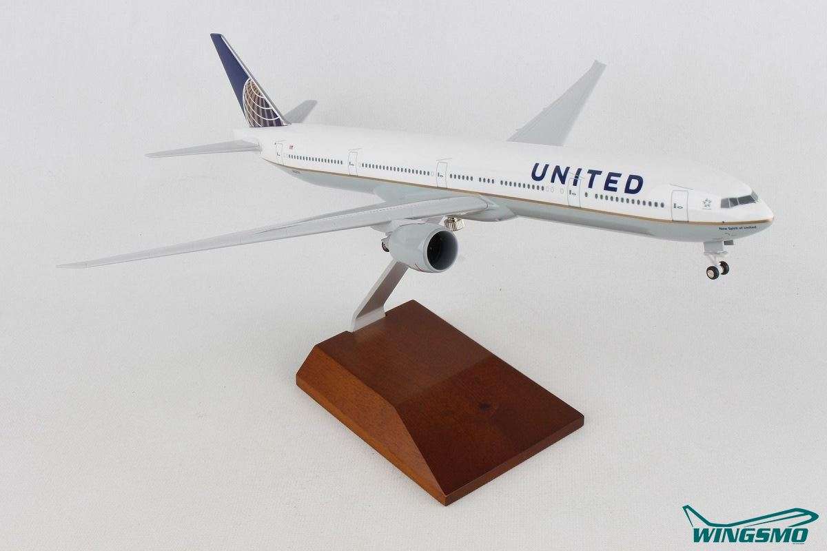 Skymarks United Airlines Boeing 777-300 N2331U SKR5103