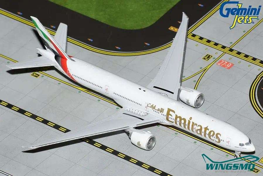 GeminiJets Emirates Boeing 777-300ER GJUAE2219