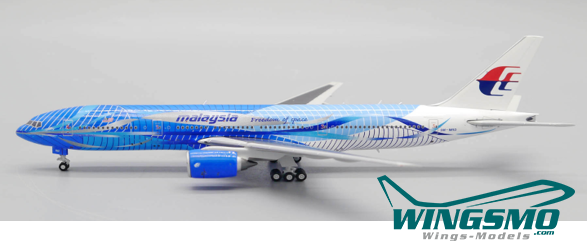 JC Wings Malaysia Airlines Boeing 777-300ER Freedom of Space Livery Flaps Down Version 9M-MRD 1:400 XX4485A
