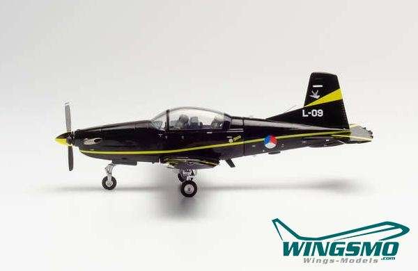 Herpa Wings Royal Netherlands Air Force - 131 Sqd Pilatus PC 7 Turbo Trainer 580519