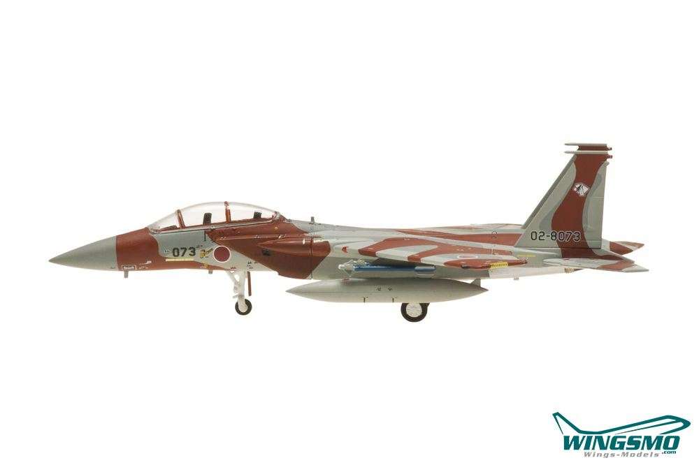 Hogan Wings F-15DJ JASDF, 02-8073, &quot;brown&quot;(Chairo) with missiles and tanks Scale 1:200 LIF60173