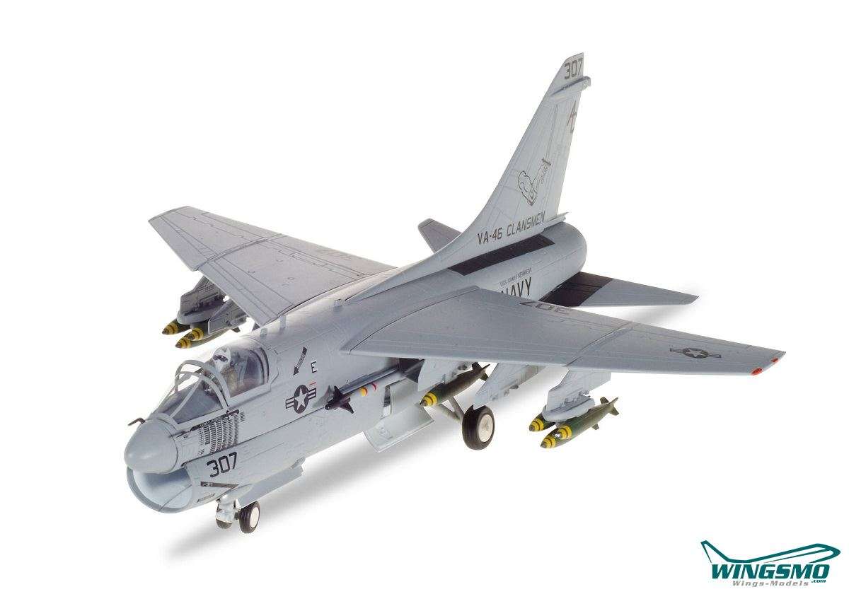 Herpa Wings Vought A-7E Corsair II Clansmen 580175