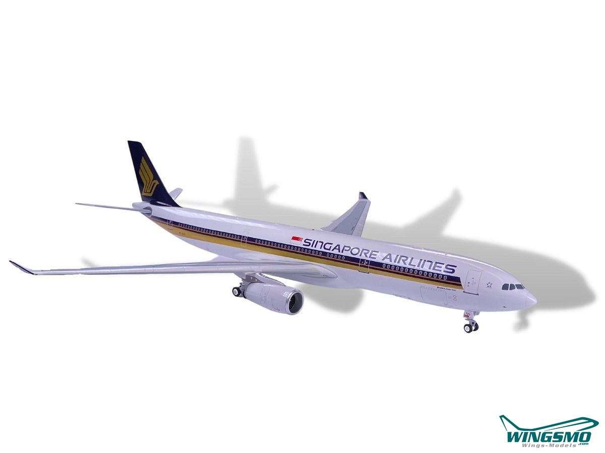 Inflight 200 Singapore Airlines Airbus A330-300 9V-SGG WBA3303011
