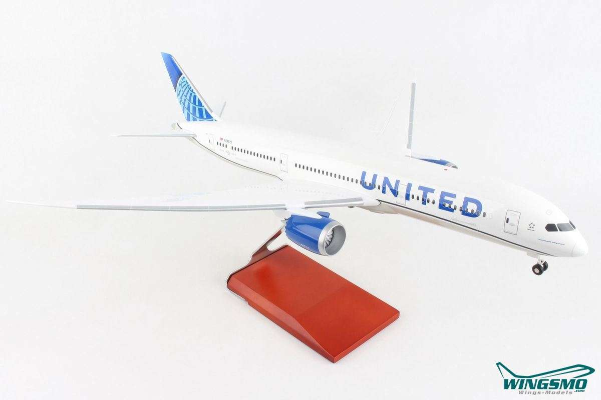Skymarks United Airlines Boeing 787-9 SKR9006